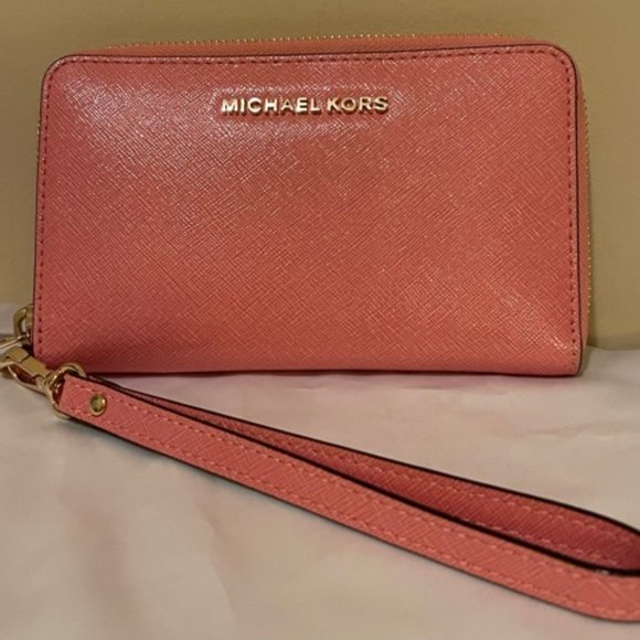 Michael Kors Handbags - Beautiful Michael Kors Wristlet/Wallet